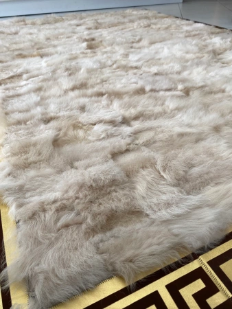 Vloerkleed in VERSACE-stijl - luxe handgemaakt vloerkleed van schapenvacht, beige met goud