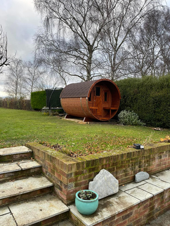 Sauna a botte da esterno 250 per 4 persone / Stufa elettrica o a legna Harvia / Abete rosso scandinavo di alta qualità (Thermwood)