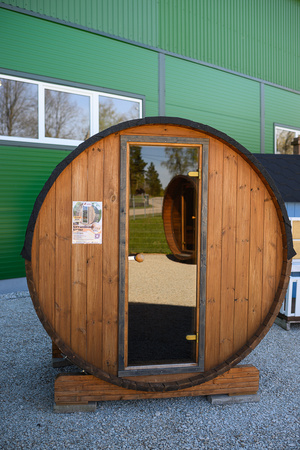 Außensauna EDA 130 für 3-4 Personen mit Harvia Vega Saunaofen + Gratisgeschenke | Kosmetika + Saunazubehör | Finnische Sauna | Thermowood | Thermoholz