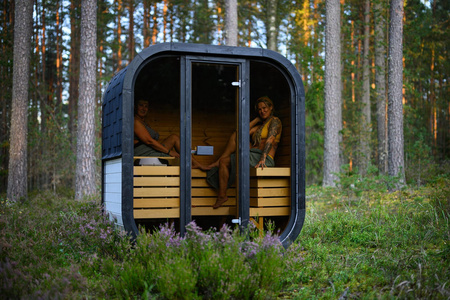 Utesauna AMORA for 2–3 personer / Kun elektrisk oppvarming / Konstruksjon i gran og Thermowood | Velvære | Avslapning | SPA | Naturlig Tre | Thermowood Premium