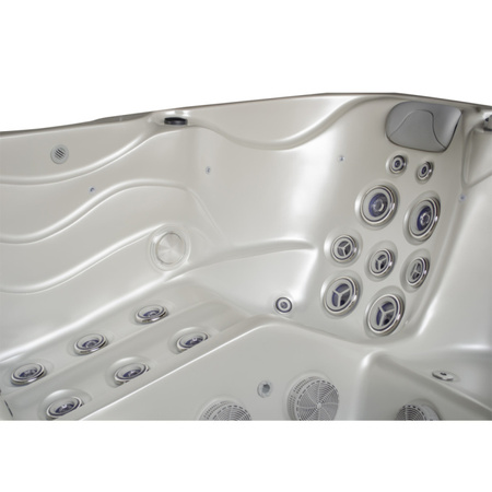 Dārza džakuzi vanna SPA560 220x220 cm - greznība un pilnīga atpūta jūsu dārzā