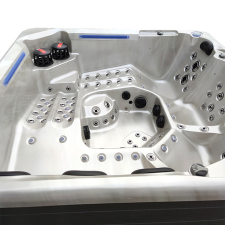 Garden Jacuzzi Hot Tub SPA743 220x220 cm – Spacious Relaxation for the Whole Family