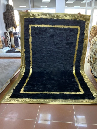 Alfombra estilo VERSACE - lujosa alfombra de piel de oveja hecha a mano, negra con dorado
