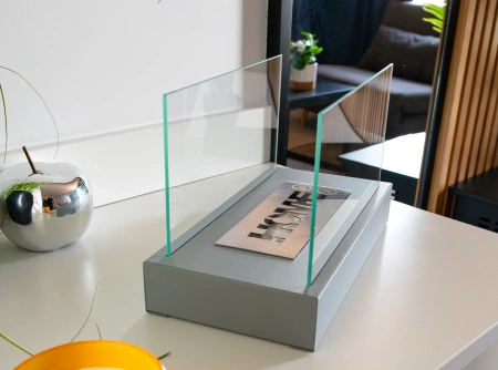 Vapaasti seisova biotakka Home grey matt - moderni, ekologinen savuton takka olohuoneeseen ja terassille.