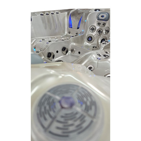 Vrtni jacuzzi SPA747 F27 210x210 cm - udobje in eleganca