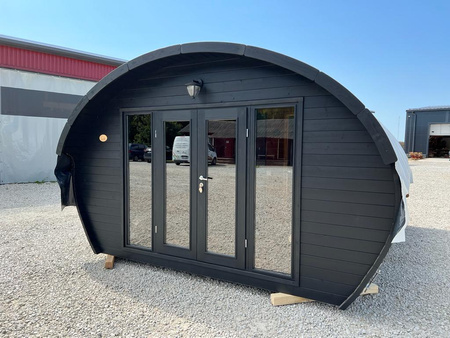 Sauna Ovale Frodo 500 Extérieur pour 8 personnes / Poêle Électrique Harvia ou à Bois Harvia / Épicéa Scandinave Traité Thermiquement de Haute Qualité | Wellness | Relax | SPA | Minimalisme Élégant | Bois Naturel