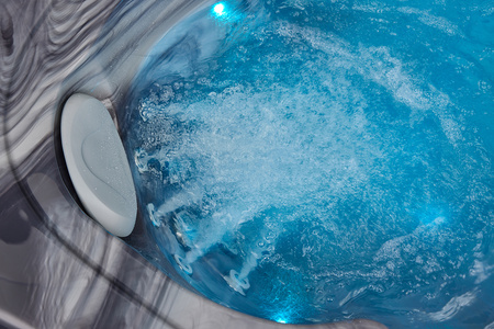 Jacuzzi OF-5004 Pro – Prabangus lauko SPA 5 asmenims