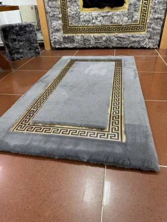 Ręcznie robiony szary pluszowy dywan w stylu VERSACE – luksusowy dekor do salonu lub sypialni