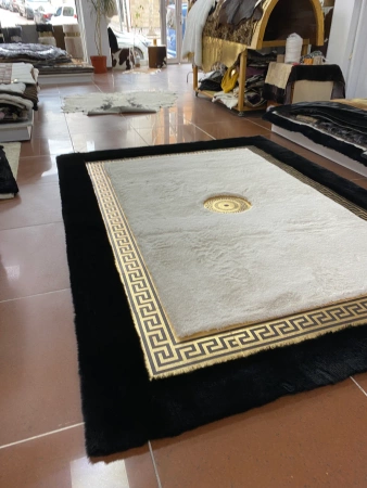 Luxury Premium Black Versace Style Carpet - Elegans och mjukhet i ditt hem