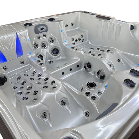 Jacuzzi da esterno SPA747 F27 210x210 cm – comfort ed eleganza