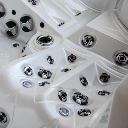 Utespa SPA748 F24 230x230 cm – rymlig avkoppling i ditt hemma-spa