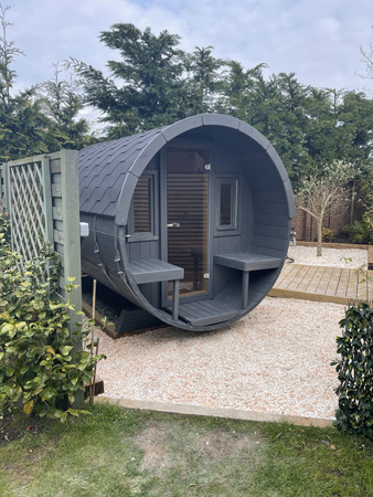 Zahradní sauna Barrel 250 4místná / Elektrická kamna Harvia Harvia nebo Harvia na dřevo / Vysoce kvalitní skandinávský smrk (Thermwood) | Wellness | Relaxace | Lázně | Relaxace | Přírodní dřevo | Připraveno k instalaci