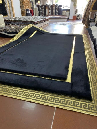 Tapis de luxe en peau de mouton véritable noire avec des accents dorés - Tapis élégant de style Versace, fait à la main - Idéal pour le salon et la chambre à coucher