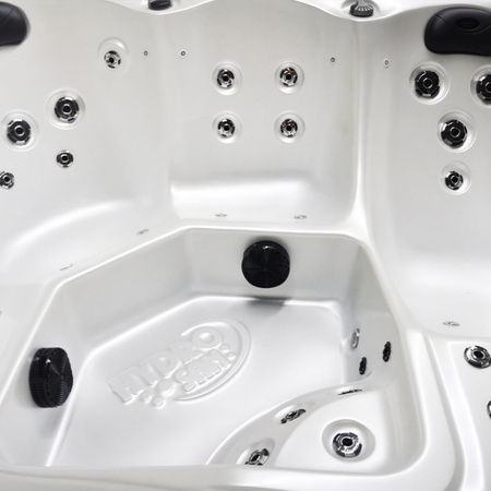 Jacuzzi de jardin SPA750 200x200 cm – confort et relaxation dans votre jardin