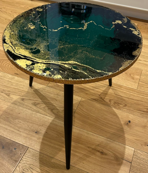 Stolik z żywicy epoksydowej