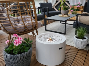 Biokominek wolnostojący Moon – biały mat strukturalny | nowoczesny, ekologiczny i stylowy