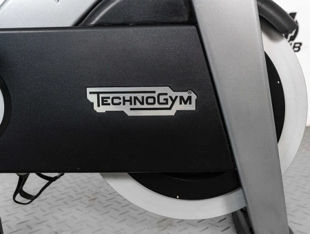 Bicicleta de spinning TECHNOGYM Group Cycle Ride Usada/Reacondicionada - Perfecto estado