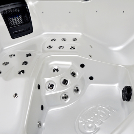 Trädgårdsjacuzzi SPA750 200x200 cm – komfort och avkoppling i din trädgård