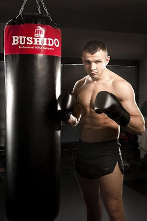 180 cm / kreisais - STRONG 180 BUSHIDO BOXER TRENĒŠANA SĒKLA