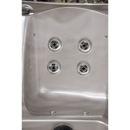 Hage-jacuzzi SPA750 200x200 cm – komfort og avslapning i hagen din