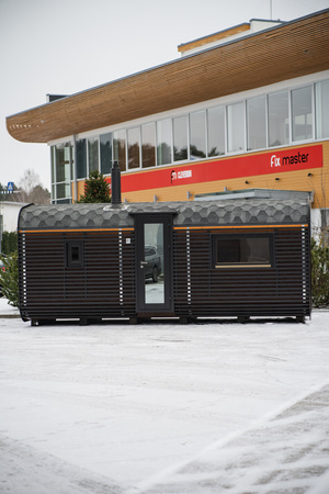 Luksuriøs moderne utendørs saunakube Premium Plus for hagen med panoramautsikt året rundt