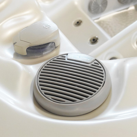 Dārza džakuzi SPA566 200x200 cm - luksusa spa vanna ar burbuļvannu dārzam un terasei