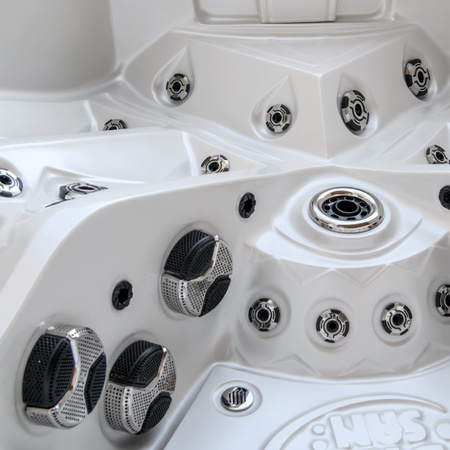 Vanjski jacuzzi SPA748 F24 230x230 cm – prostrano opuštanje u vašem kućnom SPA-u