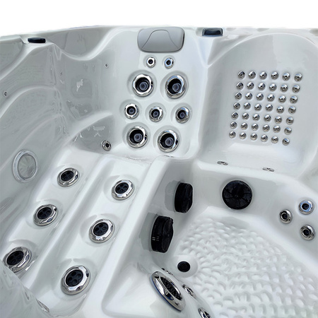 Dārza džakuzi vanna SPA560 220x220 cm - greznība un pilnīga atpūta jūsu dārzā