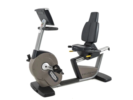 Bicicleta reclinada TECHNOGYM New Excite 700 LED usada/reacondicionada - Perfecto estado