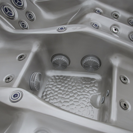 Jacuzzi ogrodowe SPA566 200x200 cm – luksusowa wanna SPA z hydromasażem do ogrodu i na taras