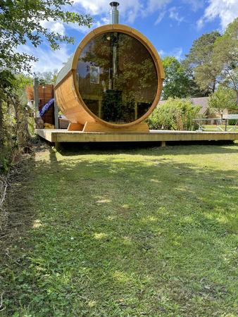 Barrel Outdoor Sauna 250 for 4 personer / Elektrisk eller vedfyrt Harvia komfyr / Skandinavisk gran av høy kvalitet (termwood)