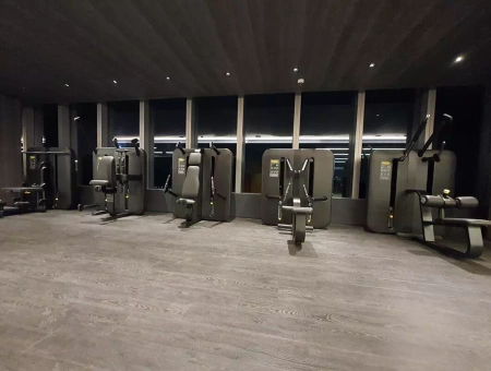 Machine dorsale TECHNOGYM KINESIS (station de traction basse) d'occasion/reconditionnée - Parfait état