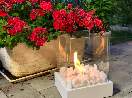 Sunset Garden Мини свободностояща камина на биоетанол в бял мат - компактна, бездимна камина на биоетанол за малки интериори и балкони