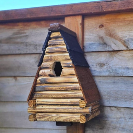 Vogelhaus Alpine Rustic Cottage – handgefertigt aus gebranntem Holz, 32 × 21 × 15 cm