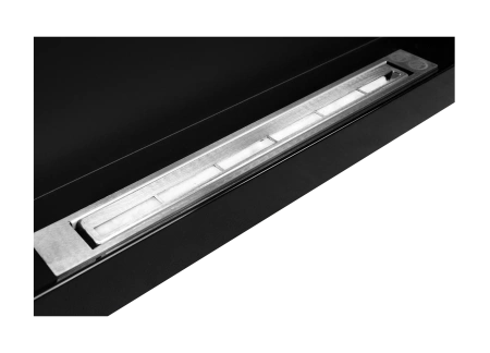 Væghængt biopejs 900x400, sort højglans – stil og varme uden røg