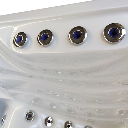 Dārza džakuzi vanna SPA560 220x220 cm - greznība un pilnīga atpūta jūsu dārzā