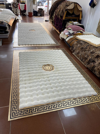 Ekskluzywny Kremowy Dywan Premium w Stylu Versace – Luksus & Komfort