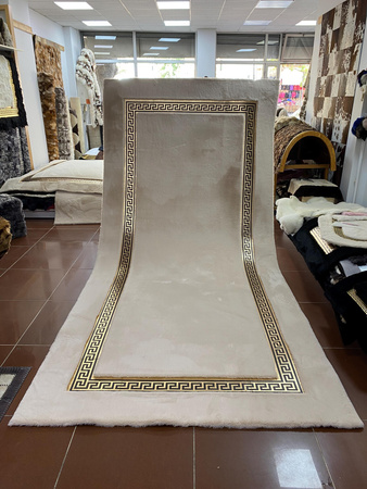 Crème Luxe Pluche Vloerkleed Versace Stijl - Handgemaakt in Echt Schapenvacht, Elegant en Zacht voor Woonkamer en Slaapkamer