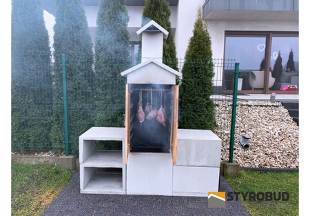Grill z wędzarnią HELIOS – trwała konstrukcja betonowa 2w1