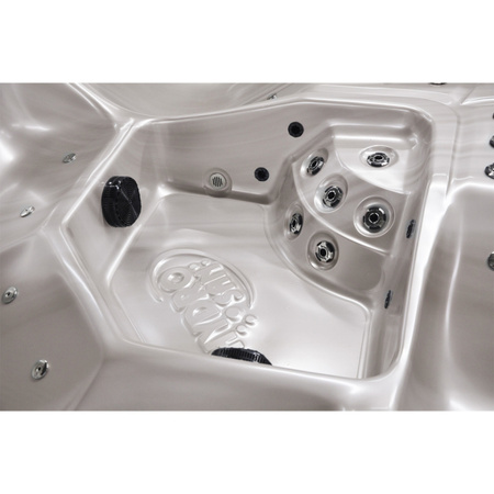 Vrtni jacuzzi SPA750 200x200 cm - udobje in sprostitev na vašem vrtu