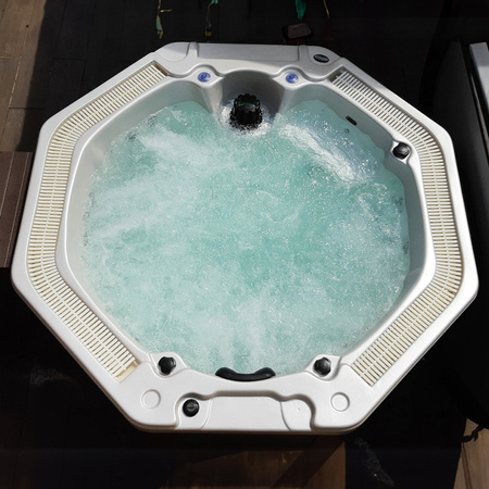 Tuin jacuzzi SPA107 220x220 cm – luxe SPA-bad voor 6 personen