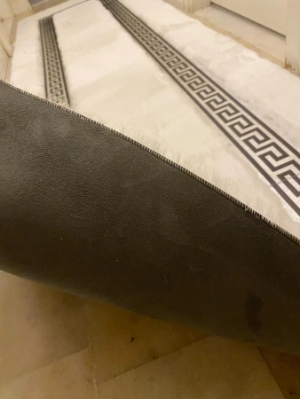 Luxuriöser weißer Plüsch-Premium-Teppich - Inspiriert vom Versace-Stil