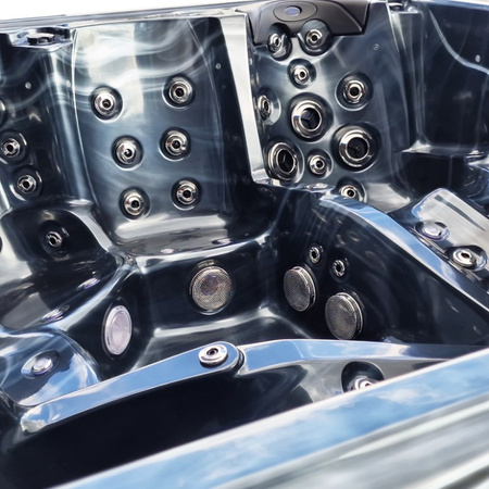 Garden Jacuzzi SPA205T Valkoinen helmi Kahvikotelo 230x230 cm - tyylikkyyttä ja rentoutumista kotikylpylässäsi.