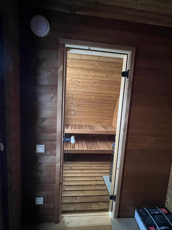 Soikea sauna Frodo 195 Outdoor 8 hengelle / Harvia Harvia sähkökiuas tai Harvia puukiuas / Korkealaatuinen lämpökäsitelty skandinaavinen kuusi | Wellness | Relax | SPA | Home SPA | Luonnonpuu | Luonnonpuu