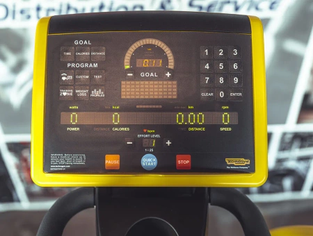 TECHNOGYM Synchro New Excite 700 LED orbiter Rabljen/obnovljen - Popolno stanje
