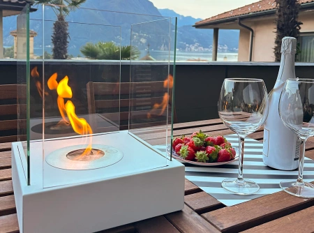 Biokominek wolnostojący Sunset Garden Mini biały mat – kompaktowy, bezdymny kominek na bioetanol do małych wnętrz i na balkon