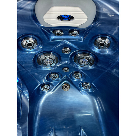 Garden Jacuzzi SPA748 F24 230x230 cm - relaxare spațioasă în spa-ul dvs. de acasă