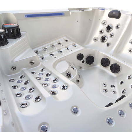 Garden Jacuzzi Hot Tub SPA743 220x220 cm – Spacious Relaxation for the Whole Family