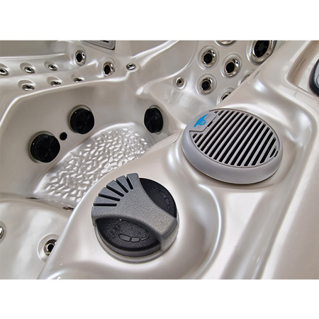 Dārza džakuzi vanna SPA565 170x210 cm - komforts un atpūta jūsu mājas spa