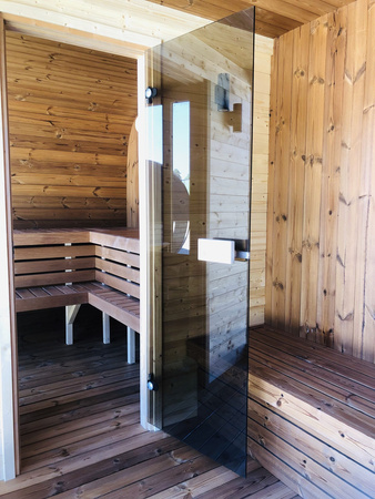 Outdoor sauna KLAAR for 4-6 people with Harvia Vega stove + cosmetics & accessories